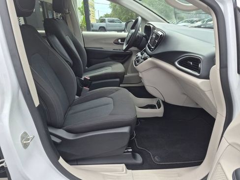 Used 2023 Chrysler Voyager LX FWD image 25