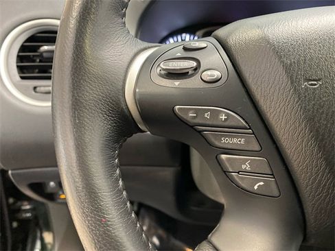 Used 2020 Nissan Pathfinder SV image 19