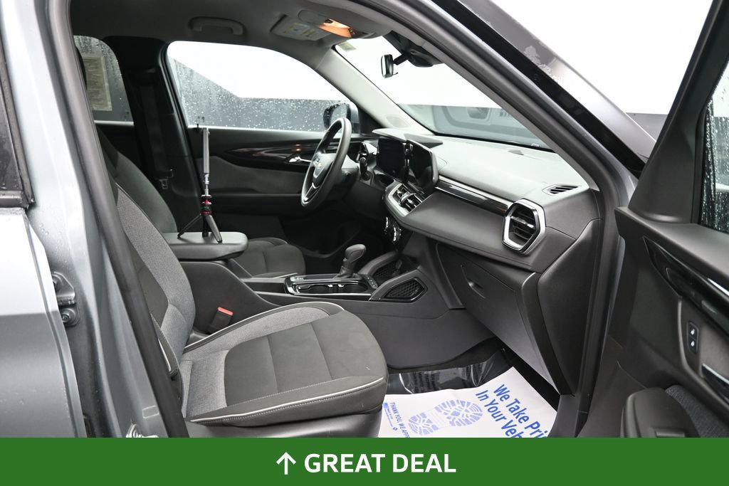 Used 2025 Chevrolet TrailBlazer LT AWD/4WD image 21