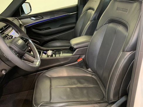 Used 2023 Jeep Grand Cherokee Overland image 18