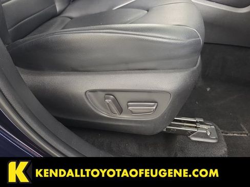 Used 2022 Toyota Highlander XLE AWD/4WD image 31