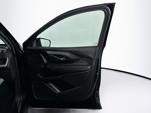 Used 2024 GMC Terrain SLT image 31