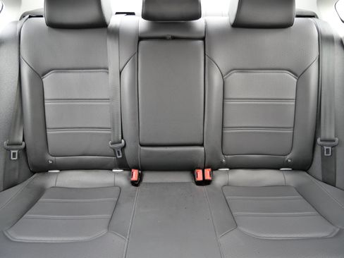 Certified 2020 Volkswagen Passat 2.0T SE image 13