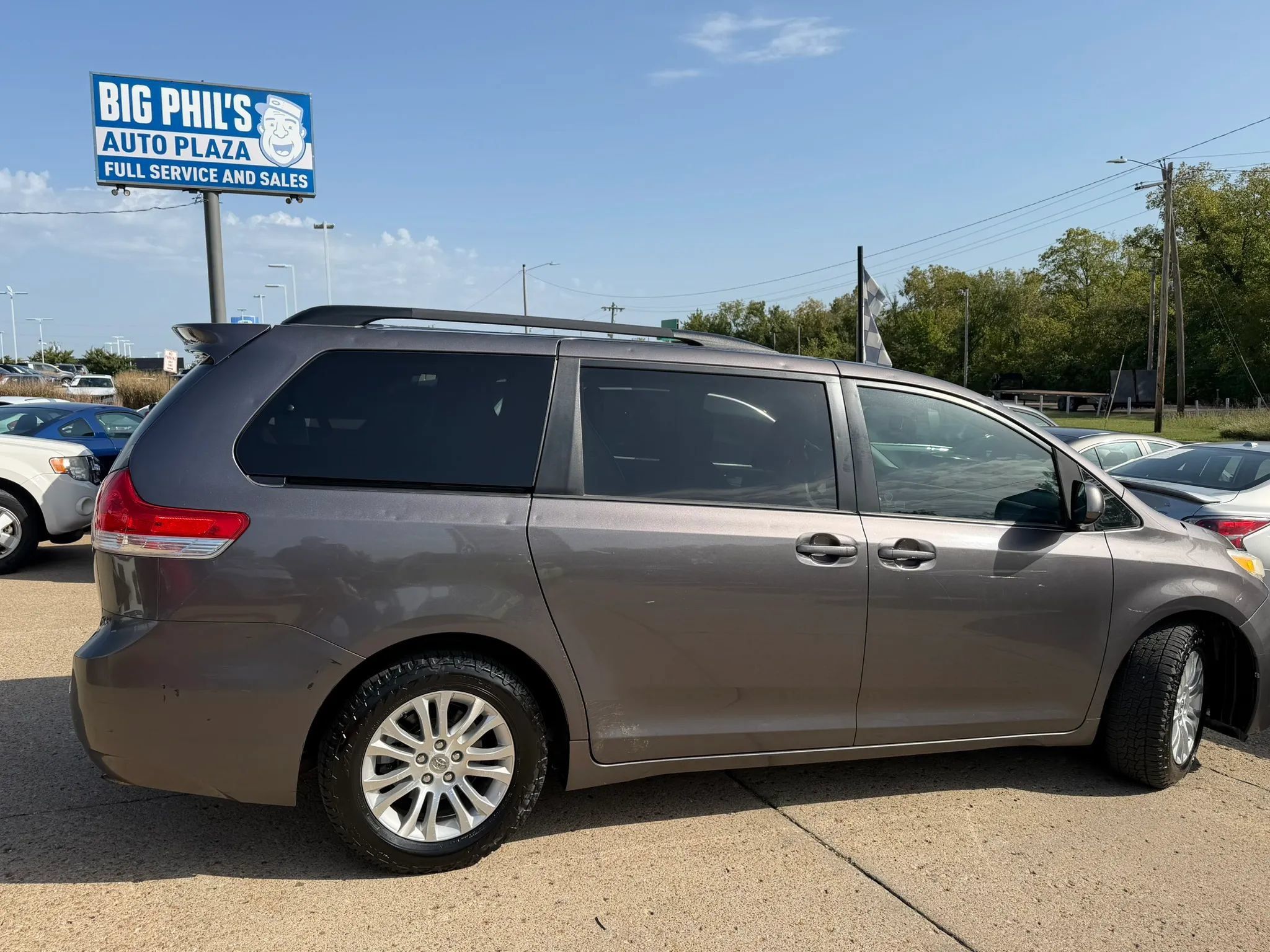 Used 2013 Toyota Sienna XLE FWD image 6