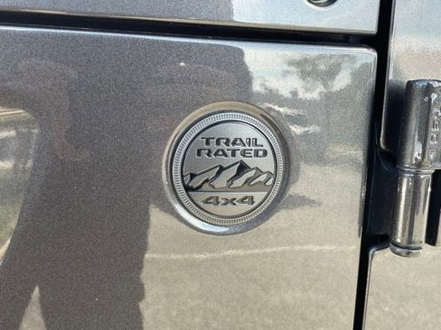 Used 2025 Jeep Wrangler Unlimited Sahara AWD/4WD image 5