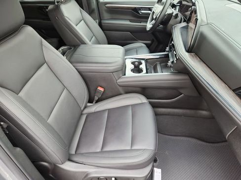 Used 2025 Chevrolet Tahoe LT image 12