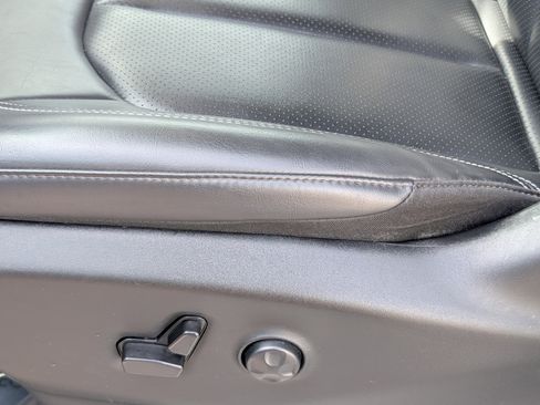 Used 2023 Chrysler Pacifica Touring-L image 12