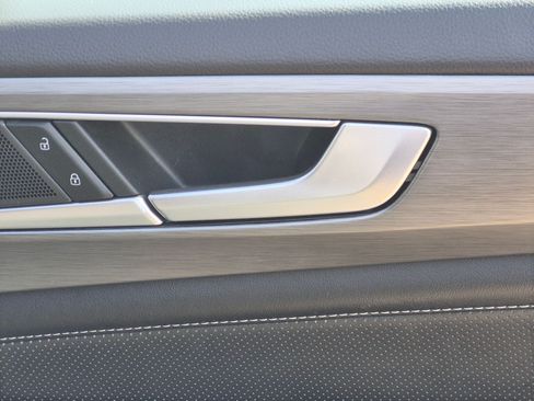 Used 2024 Volkswagen Atlas Cross Sport SE FWD image 35