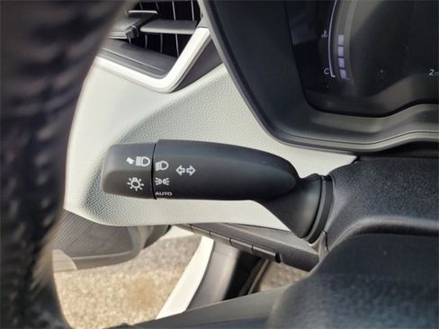 Used 2025 Toyota Corolla SE image 27