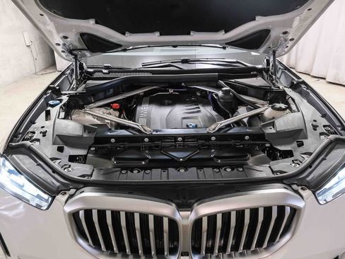Used 2025 BMW X5 sDrive40i w/ Executive Package RWD image 32