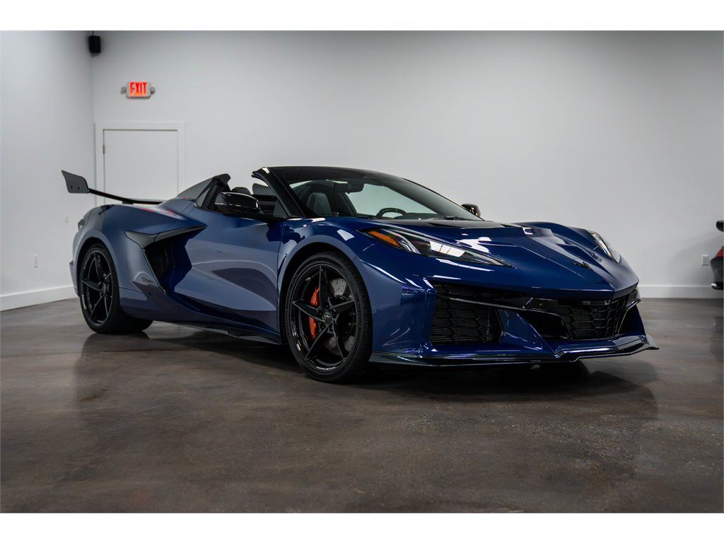 Used 2025 Chevrolet Corvette E-Ray w/ Stealth Interior Trim Package AWD/4WD image 21