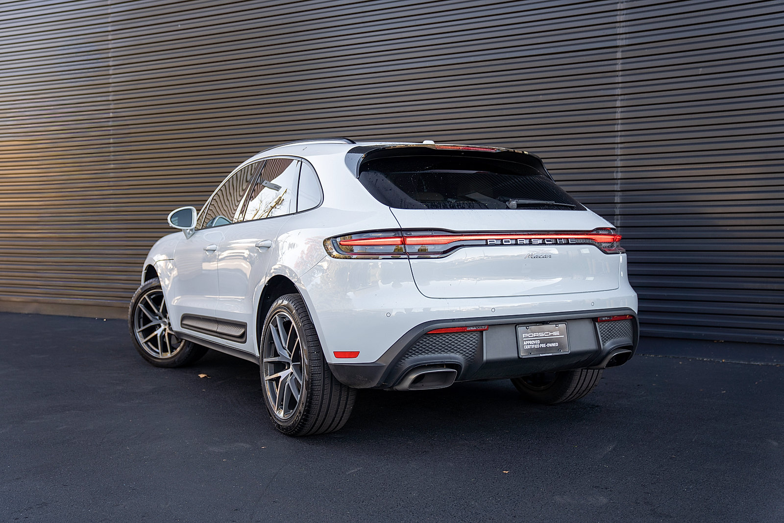 Certified 2026 Porsche Macan AWD/4WD image 3