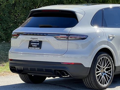 Certified 2022 Porsche Cayenne Platinum Edition image 7