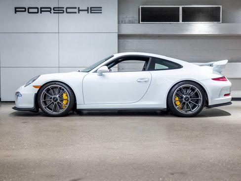 Used 2014 Porsche 911 GT3 w/ Sound Package Plus RWD image 2
