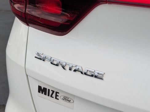 Used 2020 Kia Sportage LX image 23