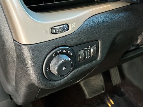 Used 2016 Jeep Cherokee 75th Anniversary image 10