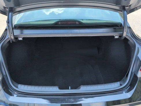 Used 2025 Hyundai Elantra Limited FWD image 29