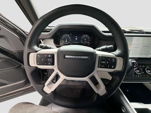 Used 2025 Land Rover Defender 110 S image 15
