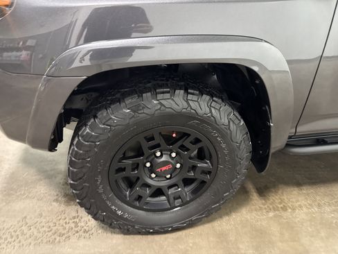 Used 2022 Toyota 4Runner TRD Off-Road Premium AWD/4WD image 10