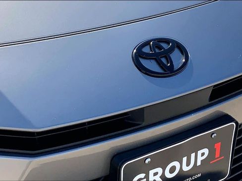 Used 2025 Toyota Camry SE w/ Convenience Package image 29