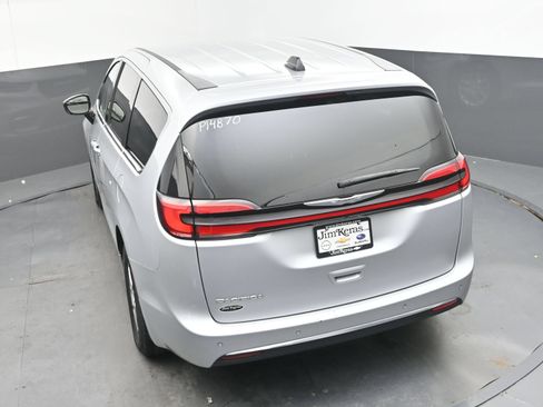 Used 2024 Chrysler Pacifica Touring-L FWD image 33