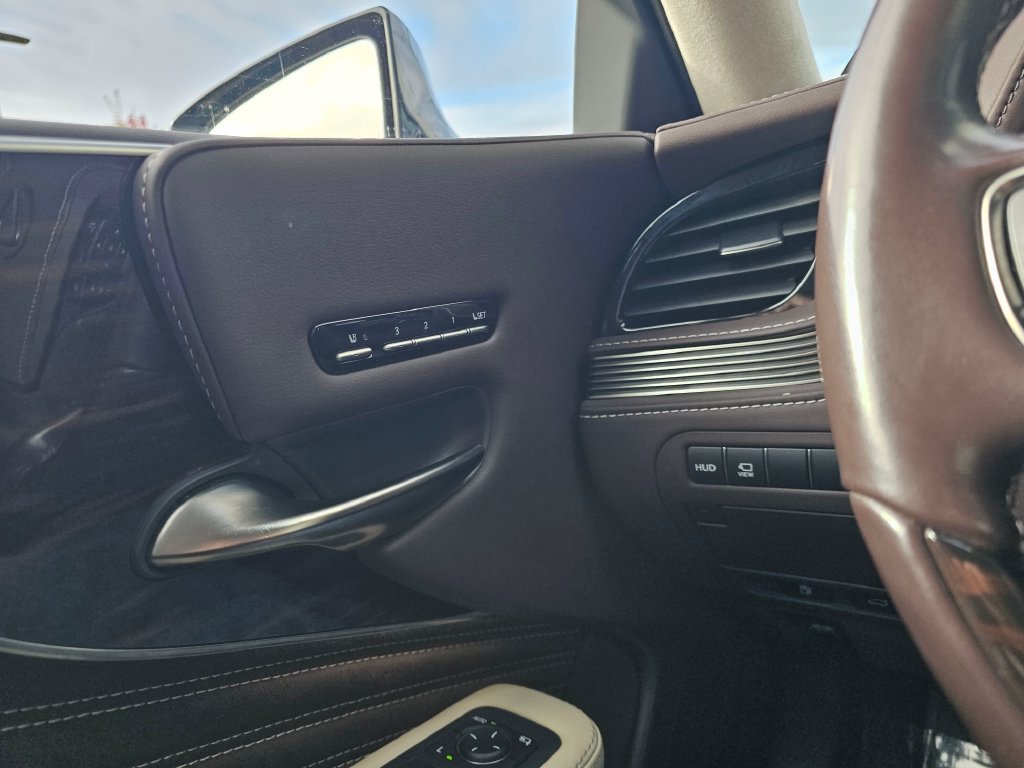 Used 2018 Lexus LS 500h AWD w/ Luxury Package image 31