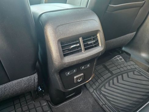 Used 2022 Chevrolet Equinox Premier AWD/4WD image 31