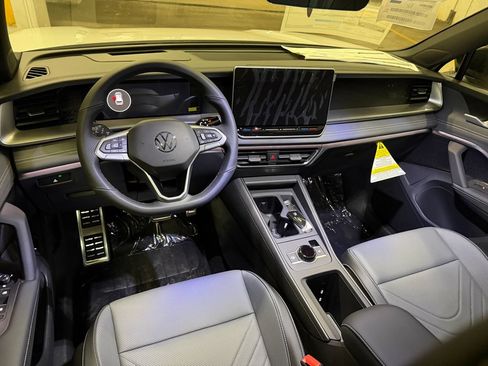 New 2026 Volkswagen Tiguan SE R-Line AWD/4WD image 12