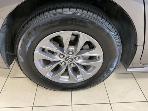 Used 2023 Toyota Sienna XLE image 8