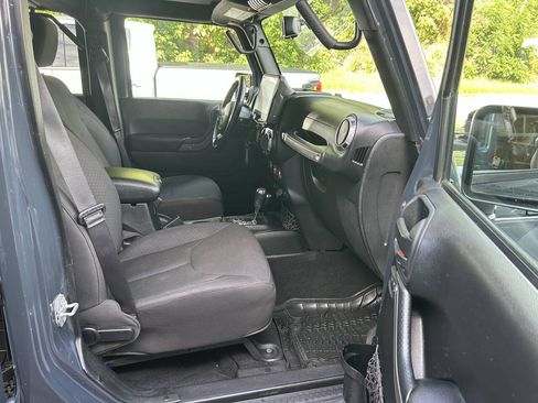 Used 2017 Jeep Wrangler Unlimited Sport w/ Quick Order Package 24S AWD/4WD image 29