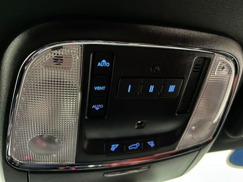 Used 2019 Dodge Durango SRT w/ Technology Group AWD/4WD image 30