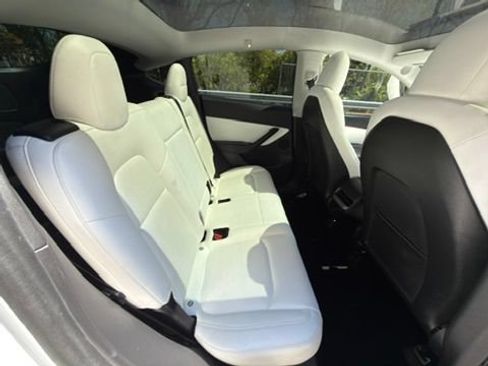 Used 2020 Tesla Model Y Long Range AWD/4WD image 27