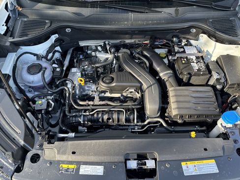 Certified 2025 Volkswagen Taos SE FWD image 53