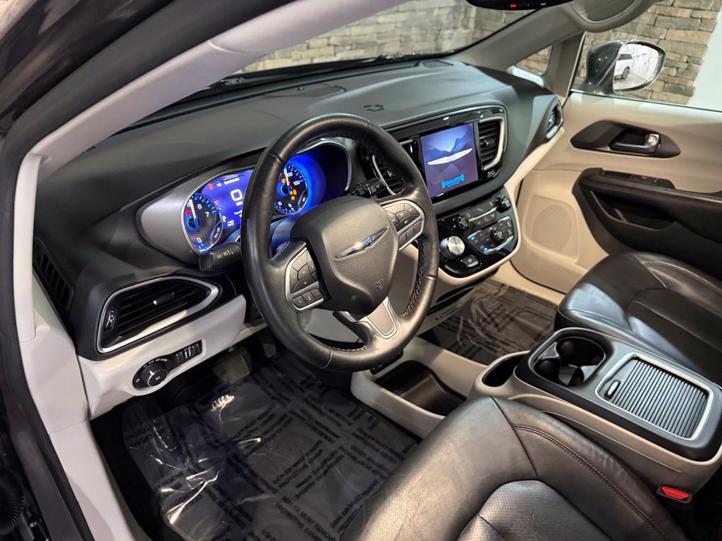 Used 2020 Chrysler Pacifica Touring-L Plus FWD image 29