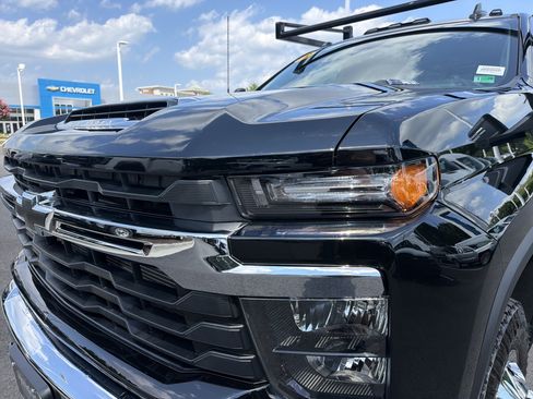 Used 2025 Chevrolet Silverado 3500 LT w/ Convenience Package AWD/4WD image 6