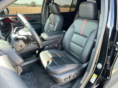 Used 2024 Chevrolet Traverse RS image 11