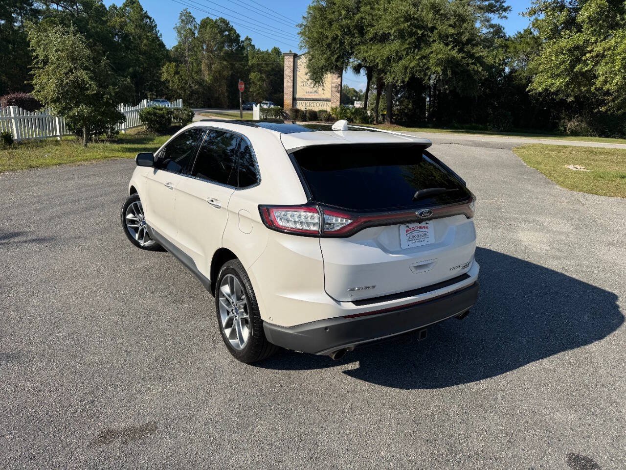 Used 2016 Ford Edge Titanium w/ Equipment Group 302A FWD image 4