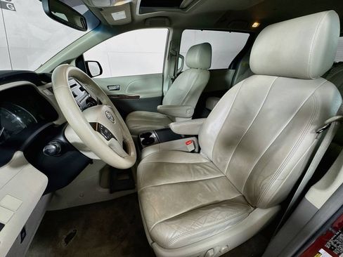 Used 2011 Toyota Sienna XLE FWD image 20
