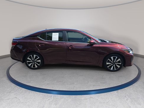Used 2024 Nissan Sentra SV w/ SV Premium Package FWD image 4
