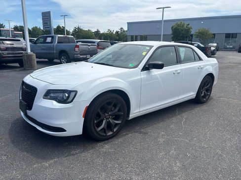 Used 2023 Chrysler 300 Touring w/ Sport Appearance Package RWD image 3