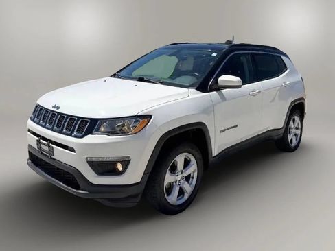 Used 2018 Jeep Compass Latitude w/ Cold Weather Group AWD/4WD image 3