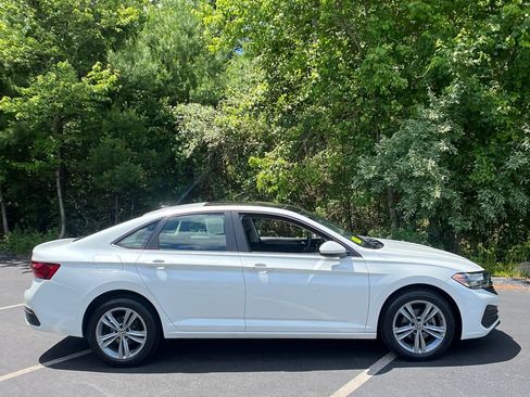 Used 2023 Volkswagen Jetta SE w/ Panoramic Sunroof Package FWD image 6