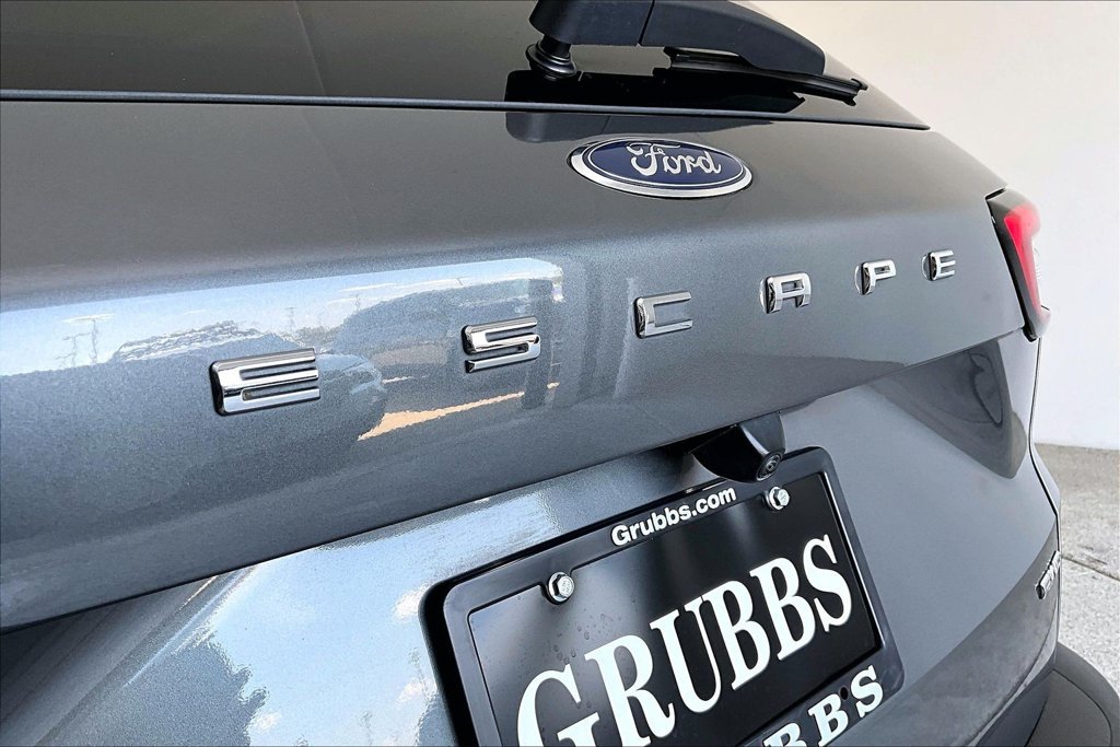 Used 2025 Ford Escape Platinum AWD/4WD image 38