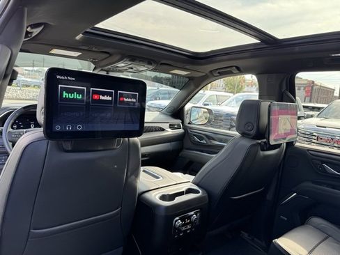 Used 2024 GMC Yukon XL Denali w/ Denali Reserve Package image 16