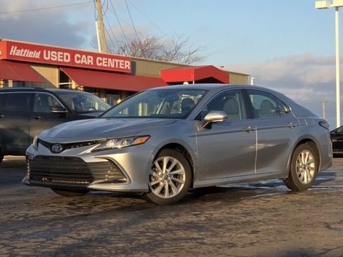 Used 2023 Toyota Camry LE w/ Convenience Package image 2