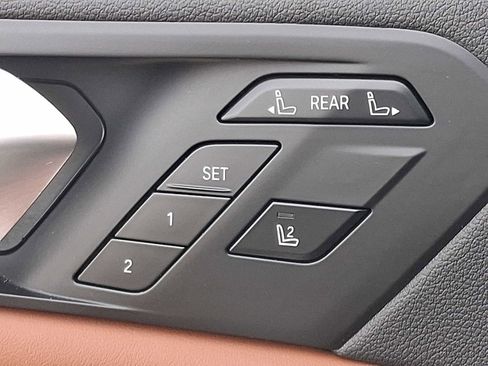 Certified 2022 BMW X7 xDrive40i w/ M Sport Package image 26