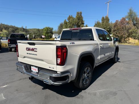 New 2026 GMC Sierra 1500 SLE w/ X31 Off-Road Package image 4