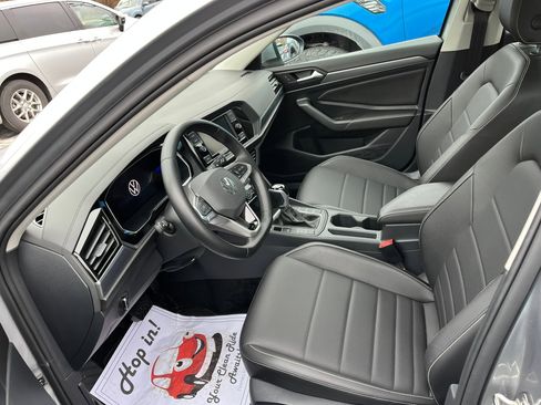 Used 2023 Volkswagen Jetta SE w/ Panoramic Sunroof Package image 21