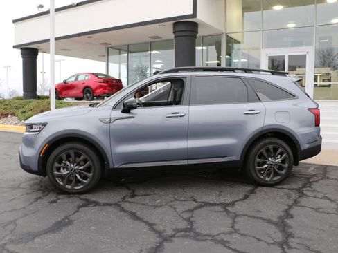Used 2023 Kia Sorento X-Line EX image 2