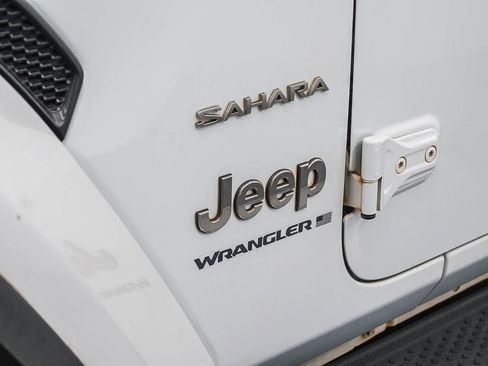 Used 2023 Jeep Wrangler Sahara w/ Cold Weather Group AWD/4WD image 8